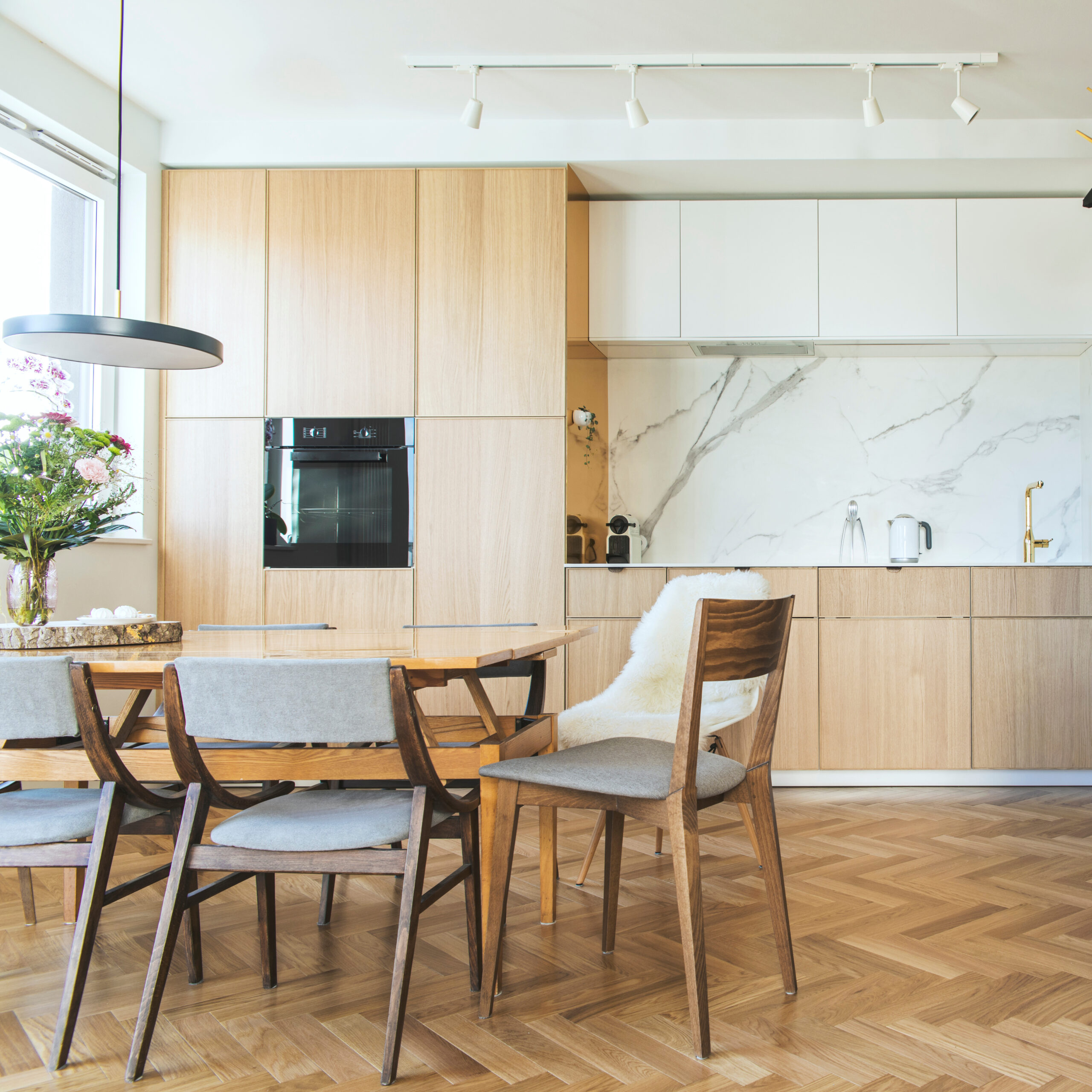 North Vancouver Kitchen Renovations with two tone oak and white cabinets