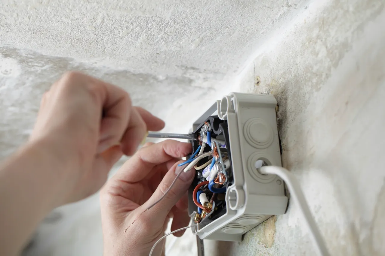 Electrician wiring box