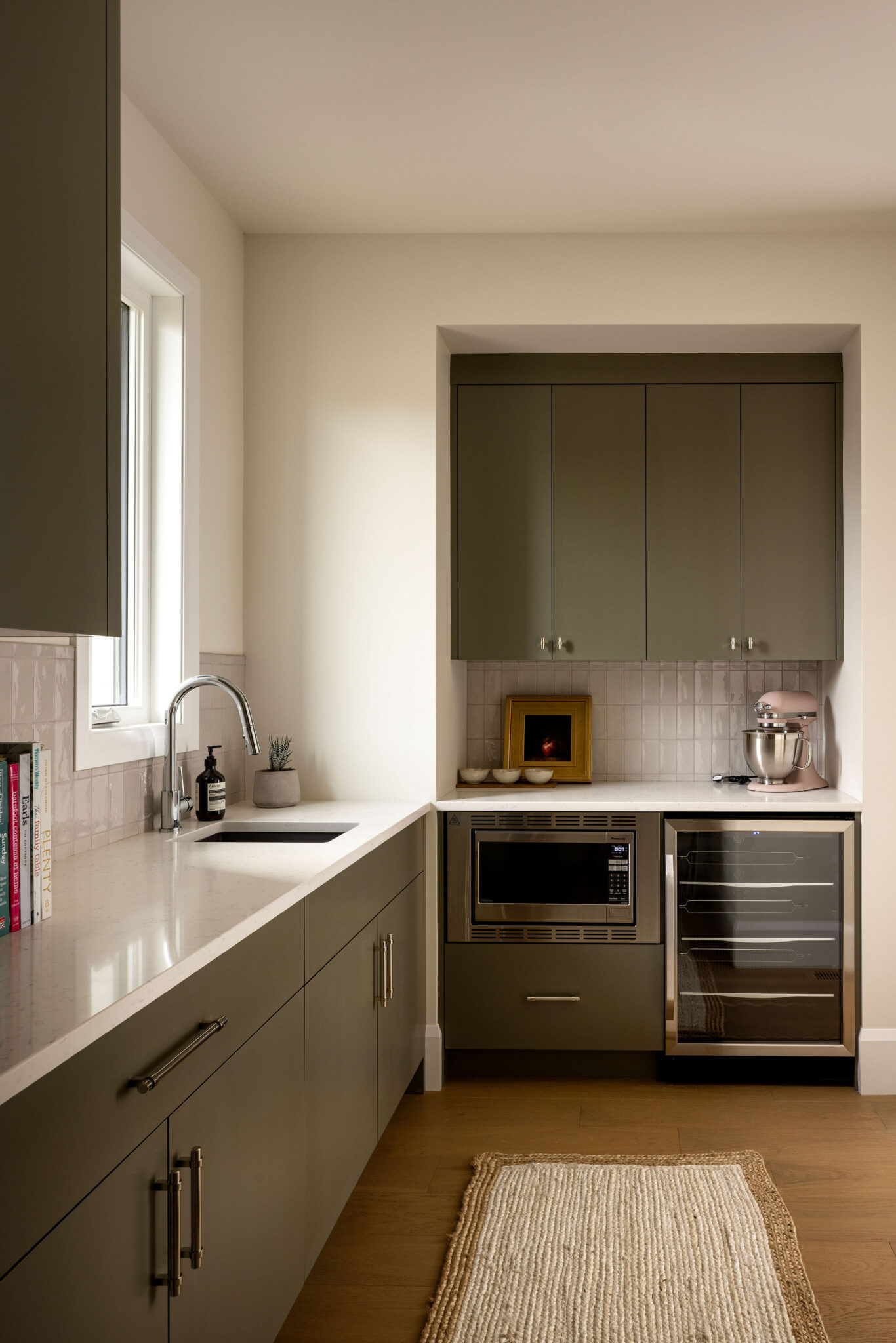 Luxury interior by Quay Construction showcasing the results of high-end home renovations West Vancouver.