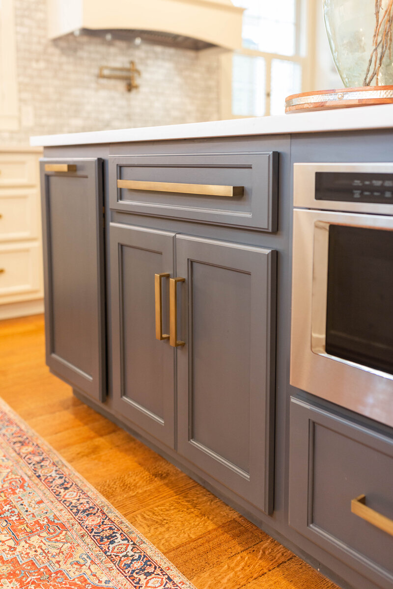 Modern kitchen renovation in Vancouver featuring white upper shaker cabinets and navy blue lower cabinetry.