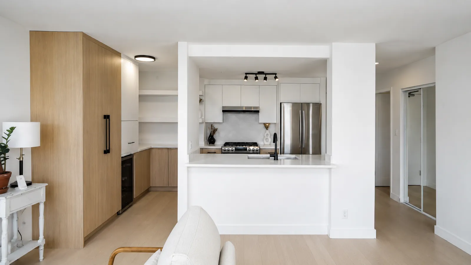 Modern kitchen renovation services in Pitt Meadows