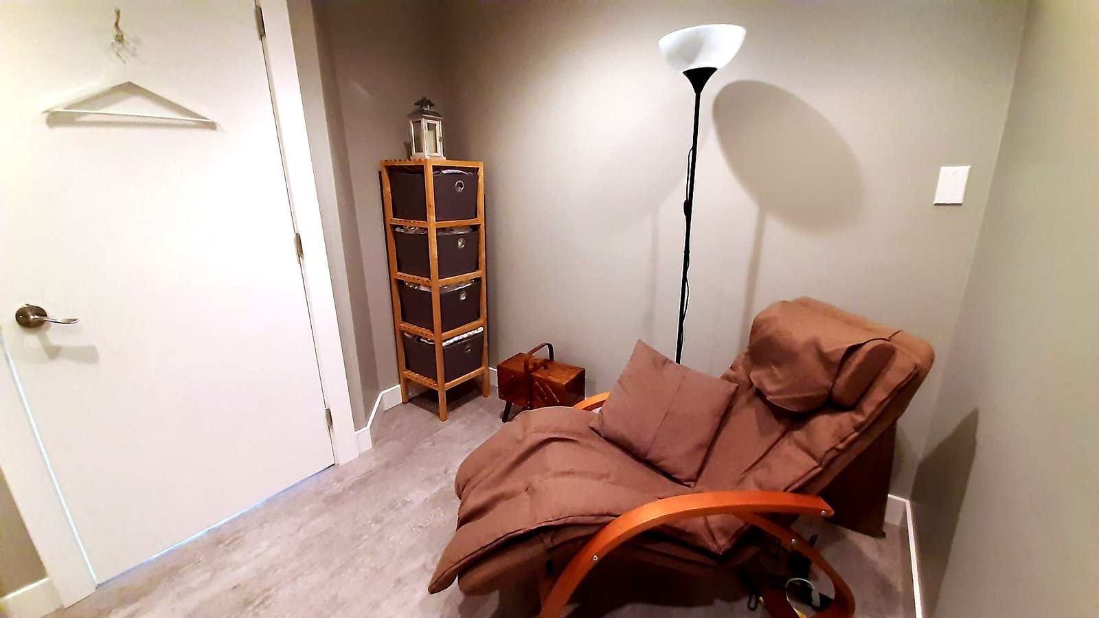 Quiet treatment room with new baseboards, door and flooring