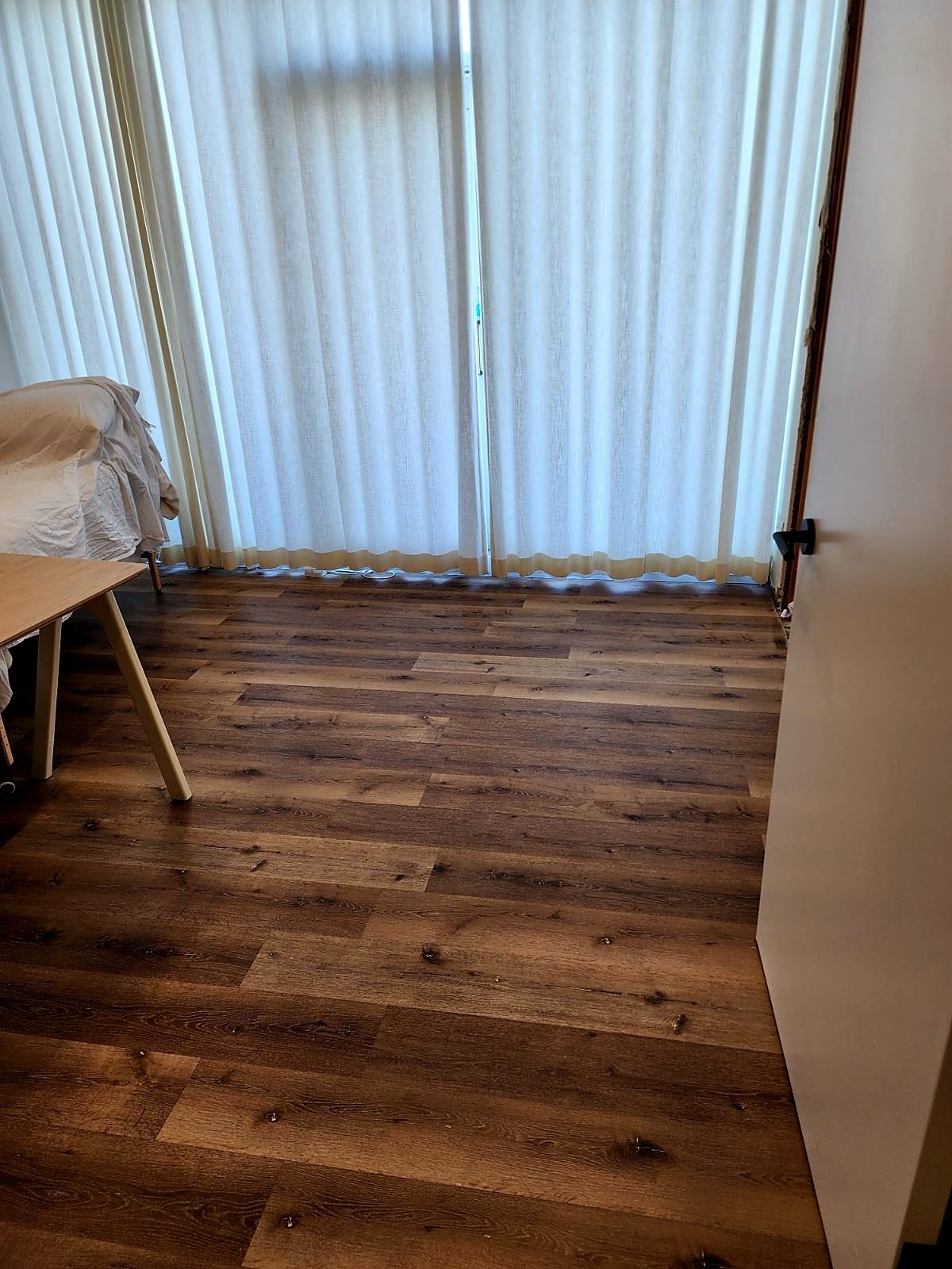 Former recovery room divided into new rooms with insulated demising walls