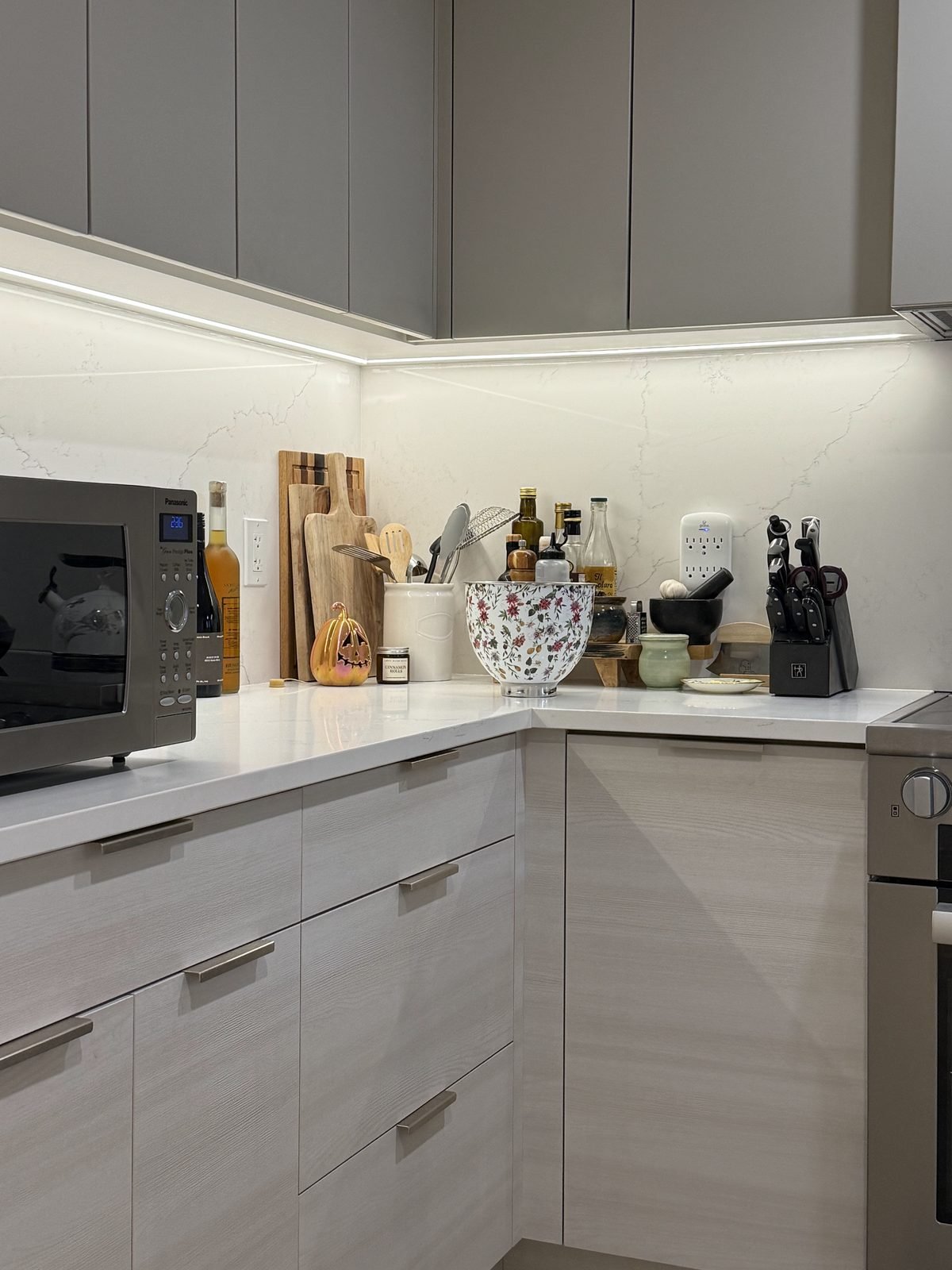 Corner counter with under-cabinet LED lighting and new quartz in a Moodyville, North Vancouver kitchen